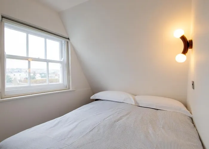 Newly Renovated Central One-Bedroom, 99 Steps To The Sea
