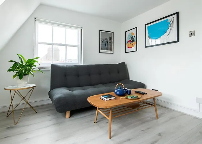 Newly Renovated Central One-Bedroom, 99 Steps To The Sea