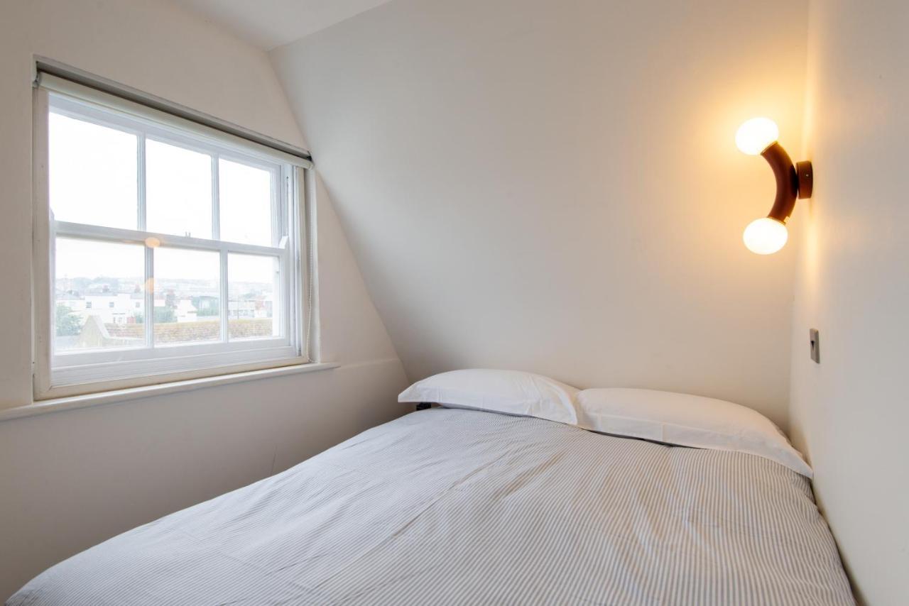 Newly Renovated One-bedroom, 99 Steps To The Sea Apartment *