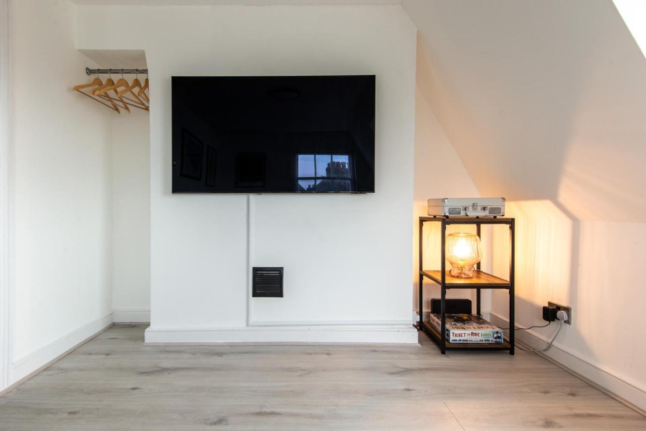 Apartment Newly Renovated One-bedroom, 99 Steps To The Sea Brighton