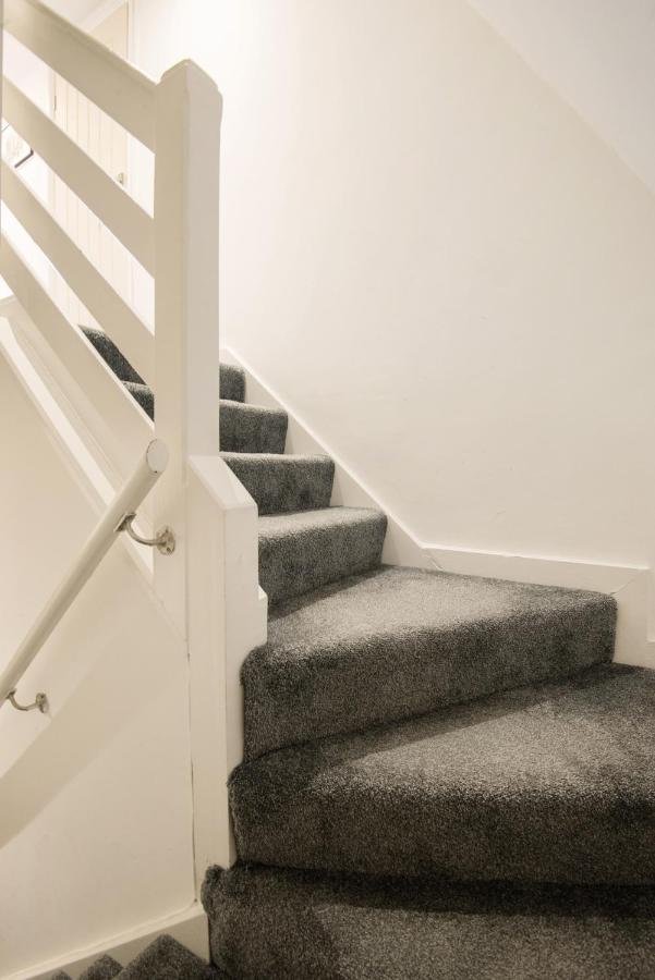 Apartment Newly Renovated One-bedroom, 99 Steps To The Sea