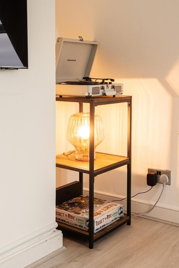 Apartment Newly Renovated One-bedroom, 99 Steps To The Sea Brighton