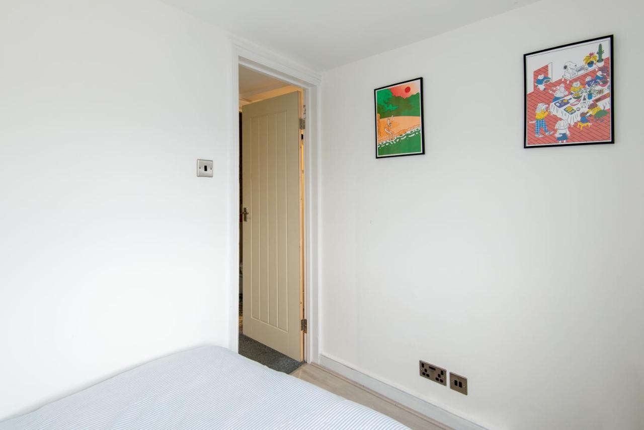 Apartment Newly Renovated One-bedroom, 99 Steps To The Sea *
