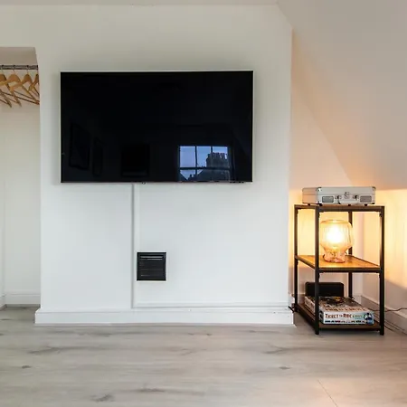 Newly Renovated Central One-Bedroom, 99 Steps To The Sea Brighton Exterior photo