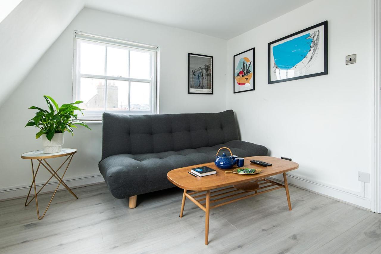 Newly Renovated One-bedroom, 99 Steps To The Sea *