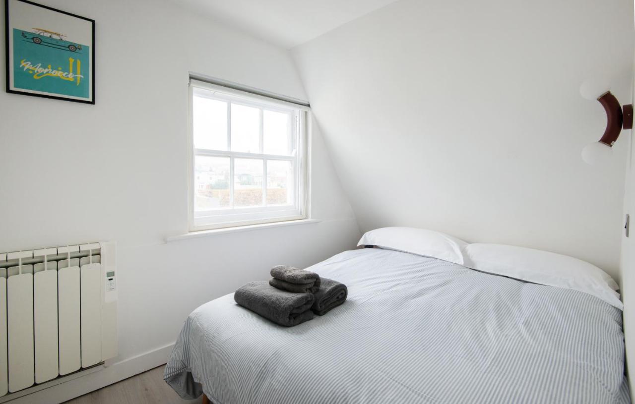 Newly Renovated One-bedroom, 99 Steps To The Sea * Hove