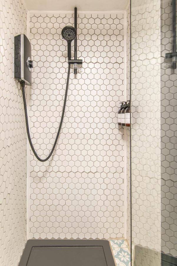 Newly Renovated One-bedroom, 99 Steps To The Sea * Hove